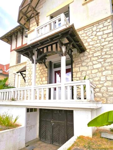 Sainte-Livrade-sur-Lot (47110) Elégante maison de ville des années 50 , 154m², 4 chambres