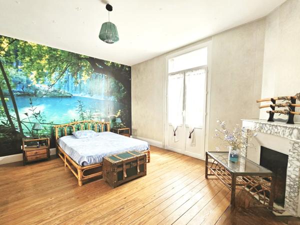 Sainte-Livrade-sur-Lot (47110) Elégante maison de ville des années 50 , 154m², 4 chambres