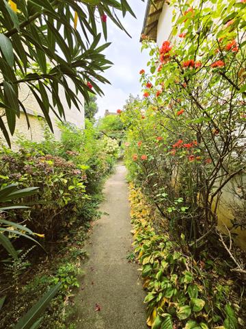 Sainte-Livrade-sur-Lot (47110) Elégante maison de ville des années 50 , 154m², 4 chambres