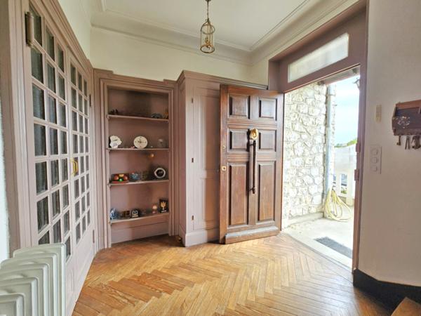 Sainte-Livrade-sur-Lot (47110) Elégante maison de ville des années 50 , 154m², 4 chambres