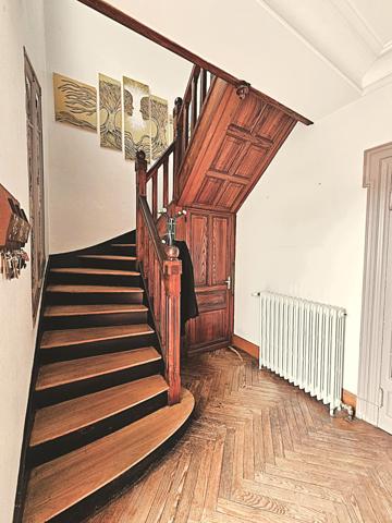 Sainte-Livrade-sur-Lot (47110) Elégante maison de ville des années 50 , 154m², 4 chambres