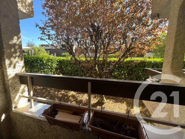 Appartement à vendre  2 pièces - 35 m 2   ST PRIEST EN JAREZ  - 42