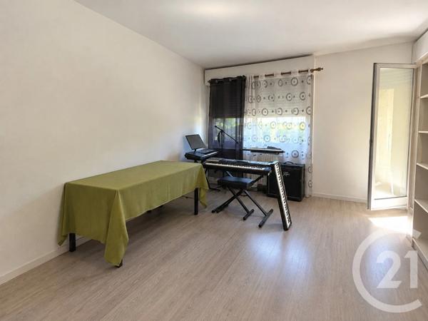 Appartement à vendre  2 pièces - 35 m 2   ST PRIEST EN JAREZ  - 42
