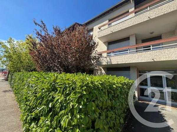 Appartement à vendre  2 pièces - 35 m 2   ST PRIEST EN JAREZ  - 42
