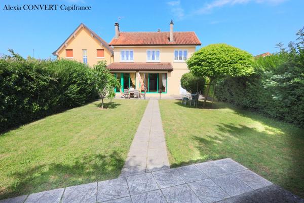 Maison à vendre 5 pièces terrain 765m² proche centre MONTREVEL EN BRESSE