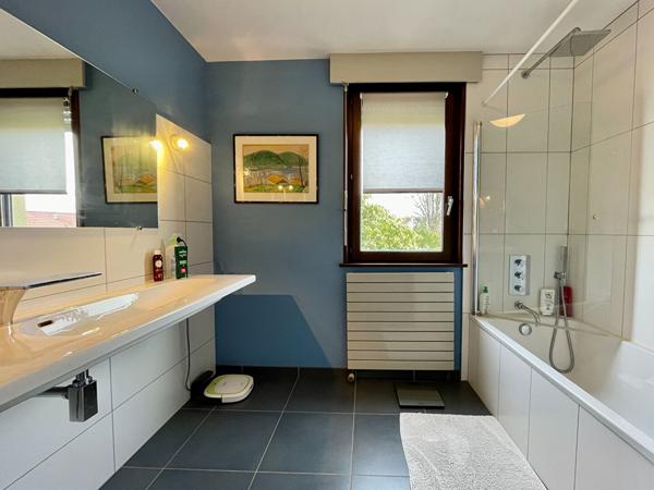 PROPRIETE AVEC PISCINE ET TERRAIN CLOS