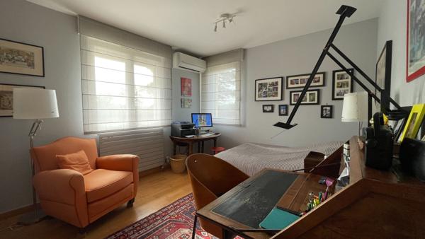 PROPRIETE AVEC PISCINE ET TERRAIN CLOS