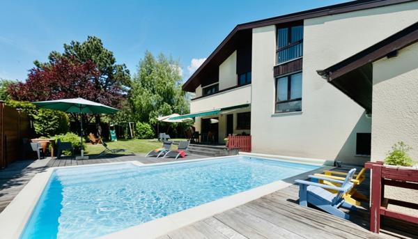 PROPRIETE AVEC PISCINE ET TERRAIN CLOS