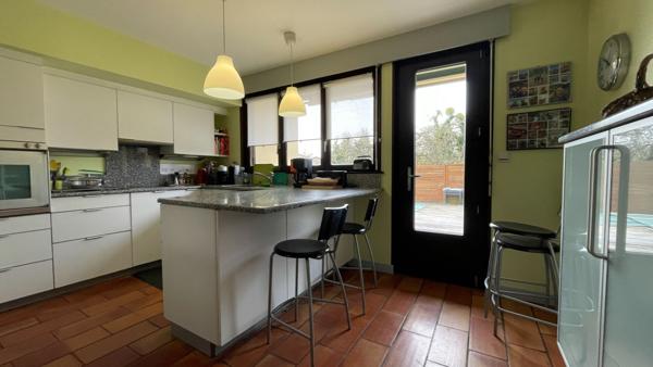 PROPRIETE AVEC PISCINE ET TERRAIN CLOS