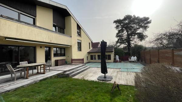 PROPRIETE AVEC PISCINE ET TERRAIN CLOS