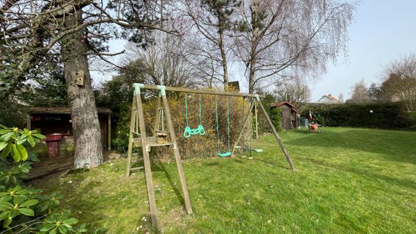 PROPRIETE AVEC PISCINE ET TERRAIN CLOS