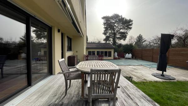 PROPRIETE AVEC PISCINE ET TERRAIN CLOS