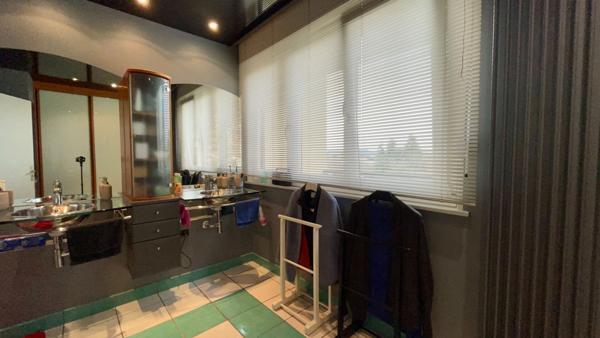 PROPRIETE AVEC PISCINE ET TERRAIN CLOS