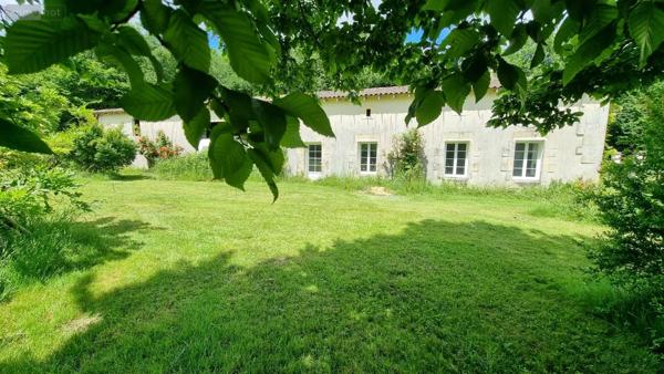 Achat - Maison Jonzac 17500 5 pièces 280 m 2 22633 m 2
