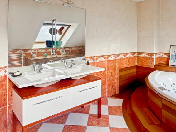 A vendre - Maison 7 pièces (160 m²) lumineuse à PLOUGASTEL DAOULAS 29470