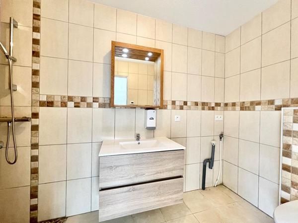 Immeuble de locaux professionnels ? Opportunité investisseur & professionnel ? Gex