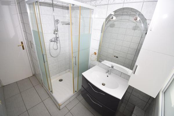 Appartement à rénover à vendre à Échirolles en Isère (38130), ref : 38161-3/26