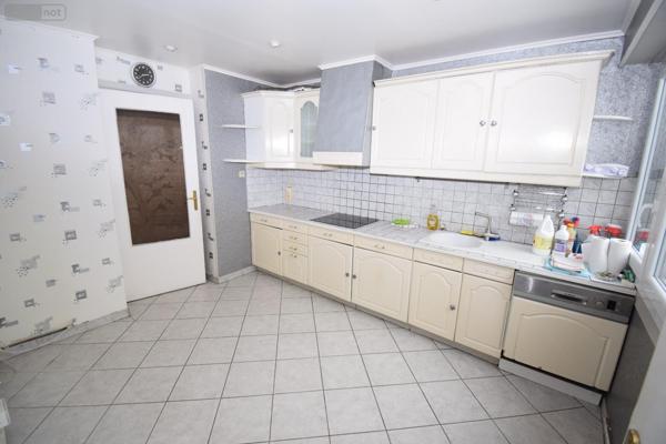 Appartement à rénover à vendre à Échirolles en Isère (38130), ref : 38161-3/26