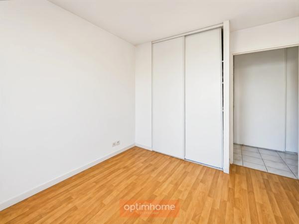 APPARTEMENT T2 AVEC BALCON ET PARKING - RESIDENCE RECENTE