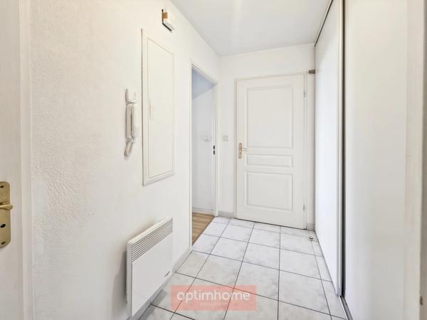 APPARTEMENT T2 AVEC BALCON ET PARKING - RESIDENCE RECENTE