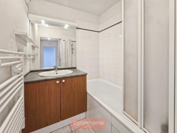 APPARTEMENT T2 AVEC BALCON ET PARKING - RESIDENCE RECENTE