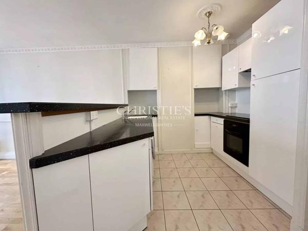 Appartement de caractère avec parking au coeur de Ville