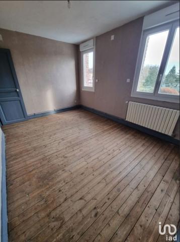 Maison 5 pièces de 80 m² à Saint-Amand-les-Eaux (59230)