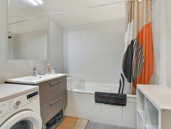 Appartement
         2 pièces
        - 52 m² Exclusivité 335 000 € *