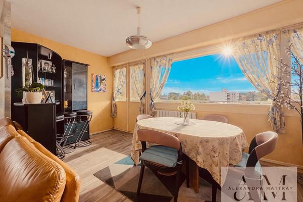 Appartement 4 pièces – 101 m² – Dernier étage avec ascenseur – Résidence avec parc – 10 minutes à pied du centre de Caudéran