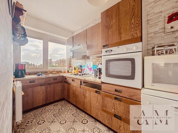 Appartement 4 pièces – 101 m² – Dernier étage avec ascenseur – Résidence avec parc – 10 minutes à pied du centre de Caudéran