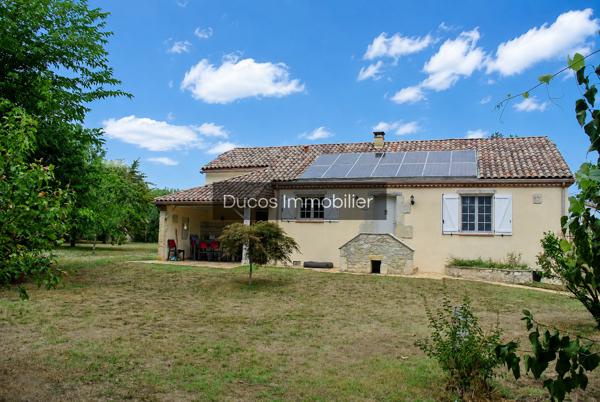 Ensemble immobilier avec maison principale et appartement indépendant