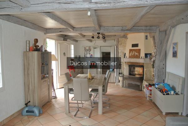 Ensemble immobilier avec maison principale et appartement indépendant