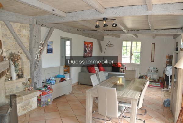 Ensemble immobilier avec maison principale et appartement indépendant