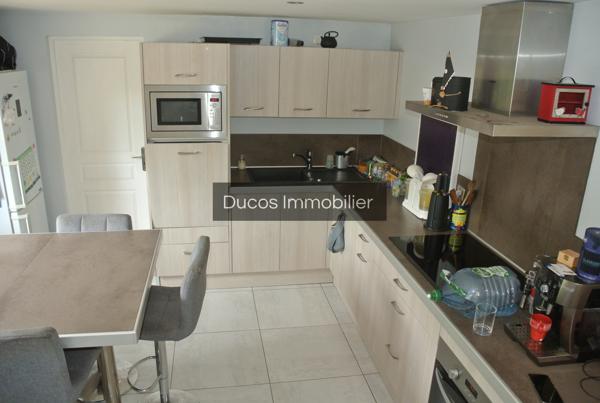 Ensemble immobilier avec maison principale et appartement indépendant