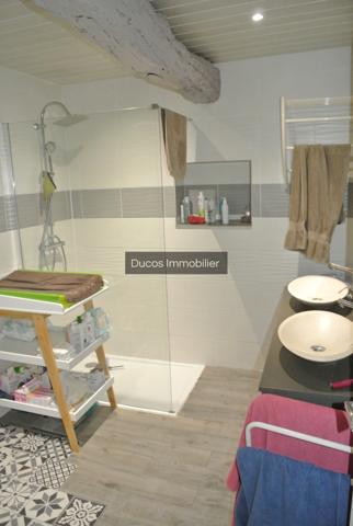 Ensemble immobilier avec maison principale et appartement indépendant