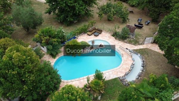 Ensemble immobilier avec maison principale et appartement indépendant