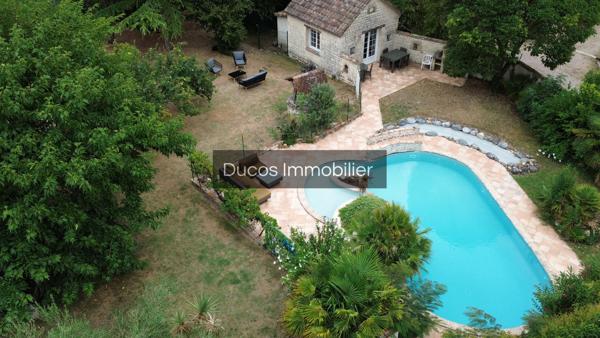 Ensemble immobilier avec maison principale et appartement indépendant