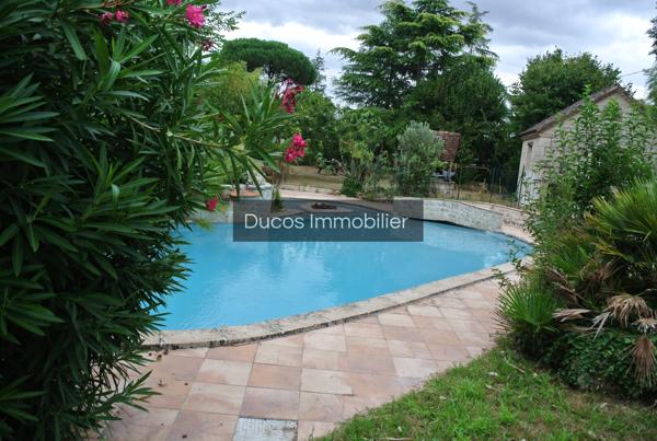 Ensemble immobilier avec maison principale et appartement indépendant