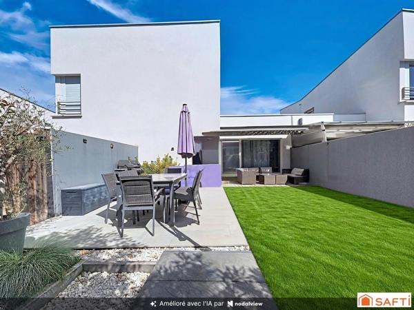 SAINT-PRIEST VILLAGE – MAISON RÉCENTE 98 M² – 3 CHAMBRES – JARDIN & GARAGE