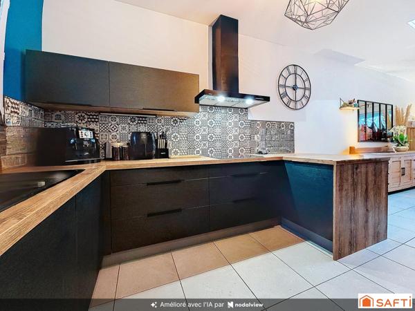 SAINT-PRIEST VILLAGE – MAISON RÉCENTE 98 M² – 3 CHAMBRES – JARDIN & GARAGE