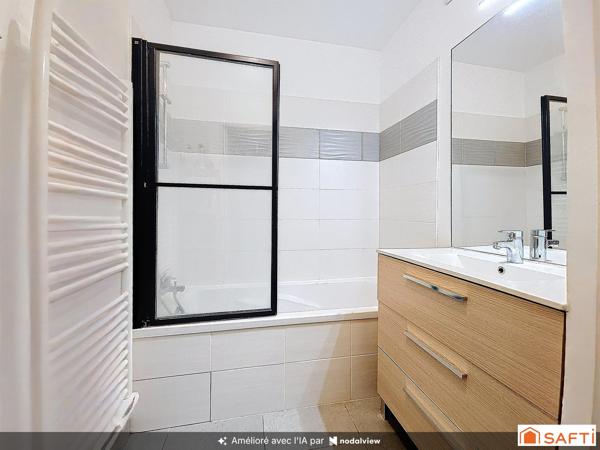 SAINT-PRIEST VILLAGE – MAISON RÉCENTE 98 M² – 3 CHAMBRES – JARDIN & GARAGE