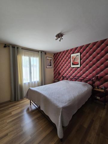 LUCON (85) QUARTIER DES HALLES VILLA GRAND CONFORT 5 CHAMBRES AVEC PISCINE ET ANNEXES SUR 1137M² CLOS