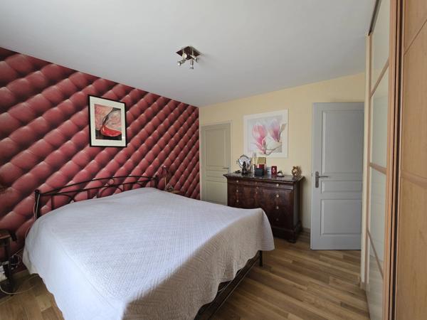 LUCON (85) QUARTIER DES HALLES VILLA GRAND CONFORT 5 CHAMBRES AVEC PISCINE ET ANNEXES SUR 1137M² CLOS