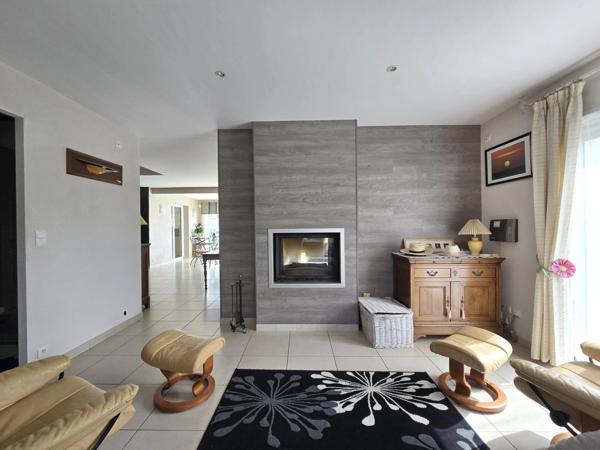 LUCON (85) QUARTIER DES HALLES VILLA GRAND CONFORT 5 CHAMBRES AVEC PISCINE ET ANNEXES SUR 1137M² CLOS