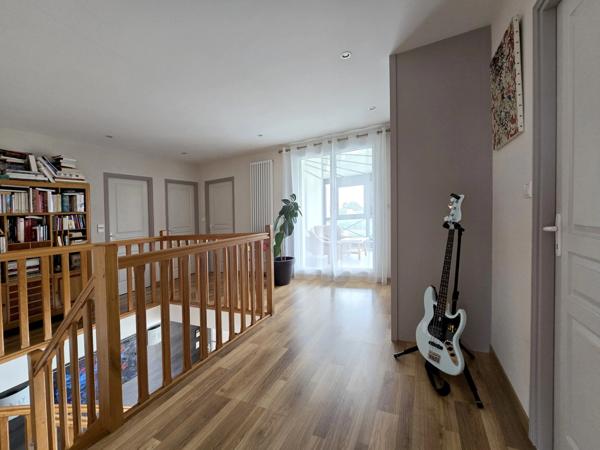 LUCON (85) QUARTIER DES HALLES VILLA GRAND CONFORT 5 CHAMBRES AVEC PISCINE ET ANNEXES SUR 1137M² CLOS