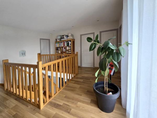 LUCON (85) QUARTIER DES HALLES VILLA GRAND CONFORT 5 CHAMBRES AVEC PISCINE ET ANNEXES SUR 1137M² CLOS