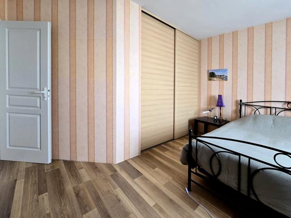 LUCON (85) QUARTIER DES HALLES VILLA GRAND CONFORT 5 CHAMBRES AVEC PISCINE ET ANNEXES SUR 1137M² CLOS