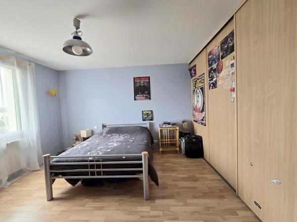 LUCON (85) QUARTIER DES HALLES VILLA GRAND CONFORT 5 CHAMBRES AVEC PISCINE ET ANNEXES SUR 1137M² CLOS