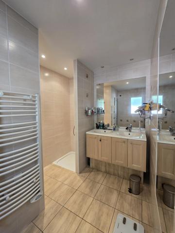 LUCON (85) QUARTIER DES HALLES VILLA GRAND CONFORT 5 CHAMBRES AVEC PISCINE ET ANNEXES SUR 1137M² CLOS