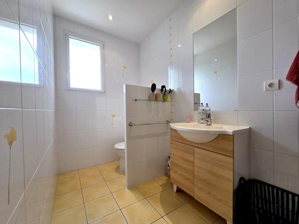 LUCON (85) QUARTIER DES HALLES VILLA GRAND CONFORT 5 CHAMBRES AVEC PISCINE ET ANNEXES SUR 1137M² CLOS